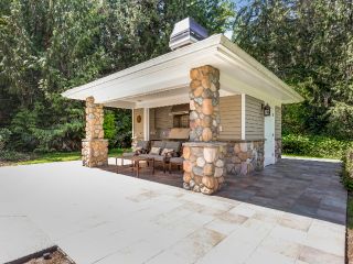 Modern outdoor kitchen with modular design, integrated appliances, and stylish furnishings, reflecting 2023 trends in outdoor living. Explore the perfect blend of functionality and luxury with Drywall Repair Baldwin Park.